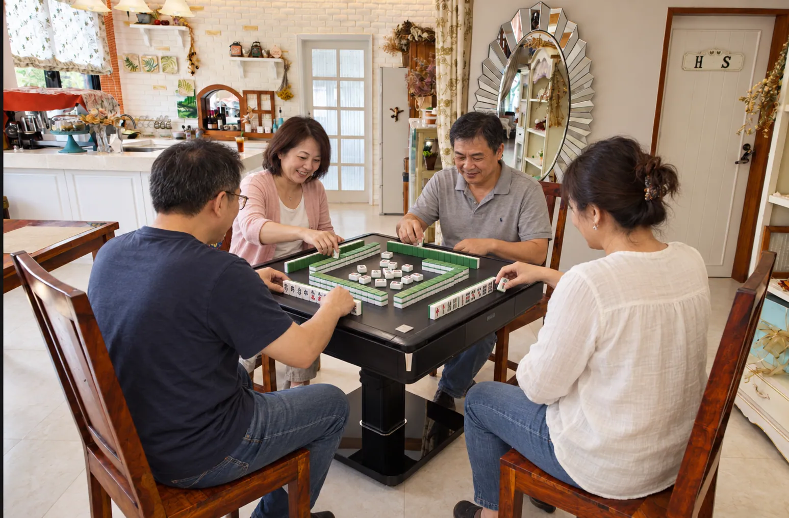 包棟客人打麻將